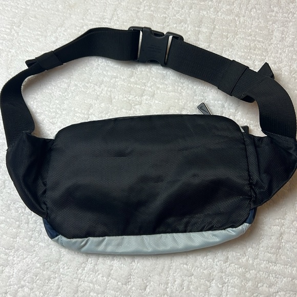 Nike Navy and Light Blue Belt Bag with Zip Pockets and Adjustable Straps - Picture 6 of 7